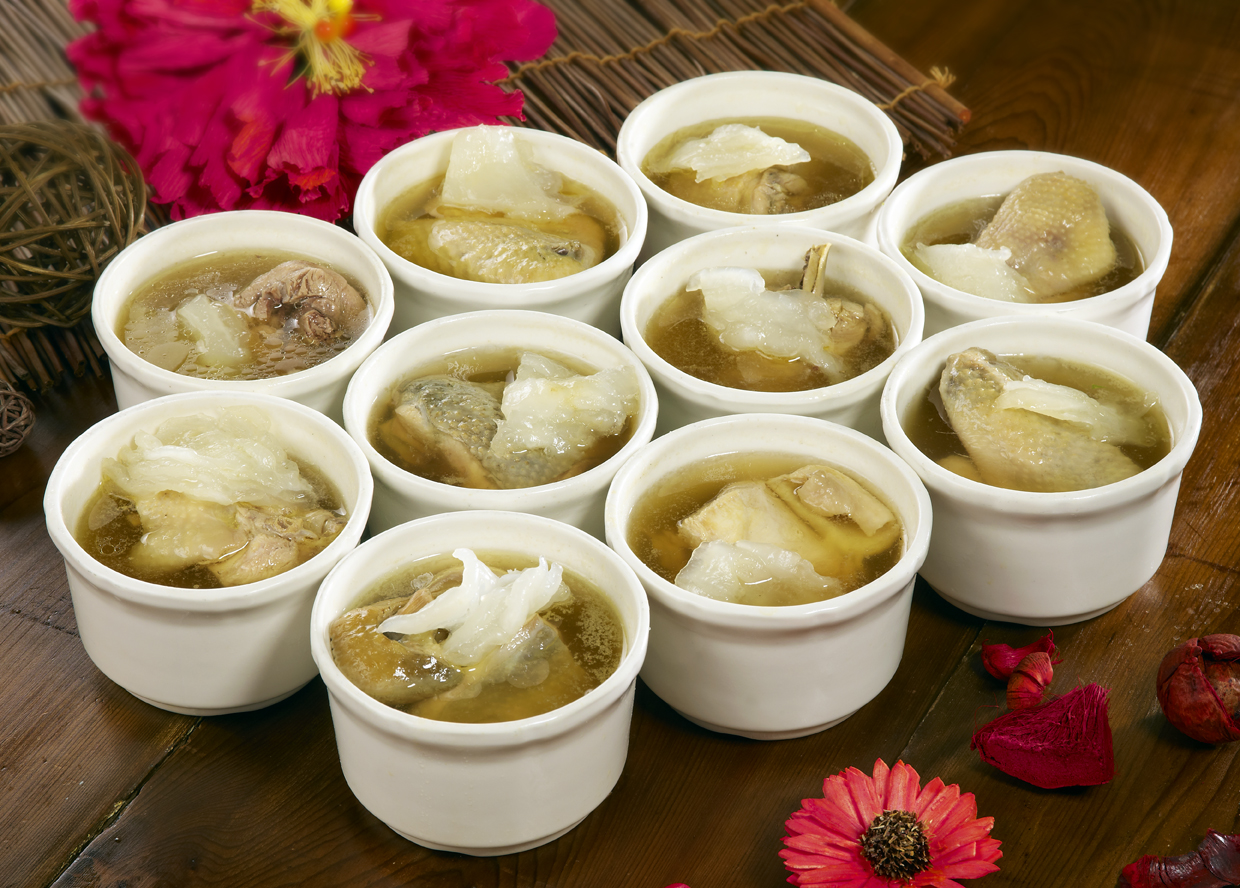 金湯百菇圓盅燉花膠